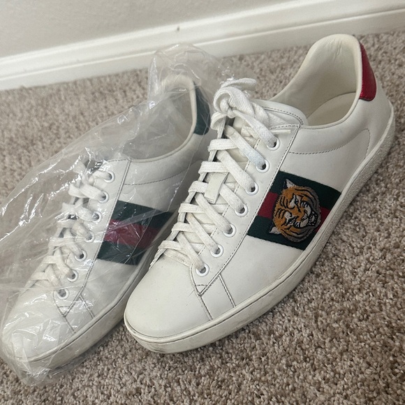 Gucci White and Red Sneakers with Tiger Patch